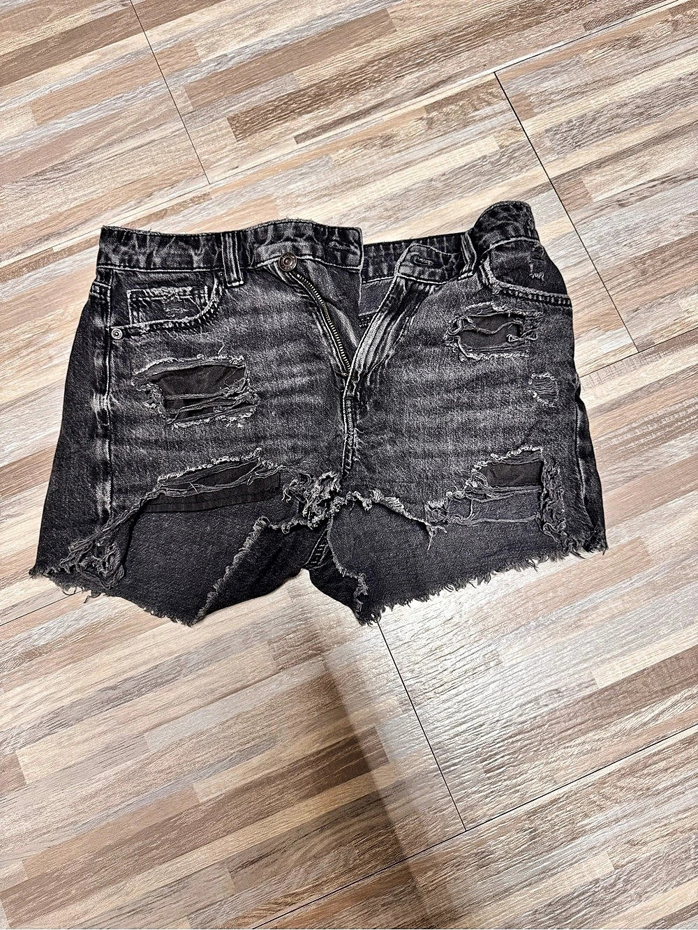 American Eagle Distressed Jean Shorts in Black Size 4